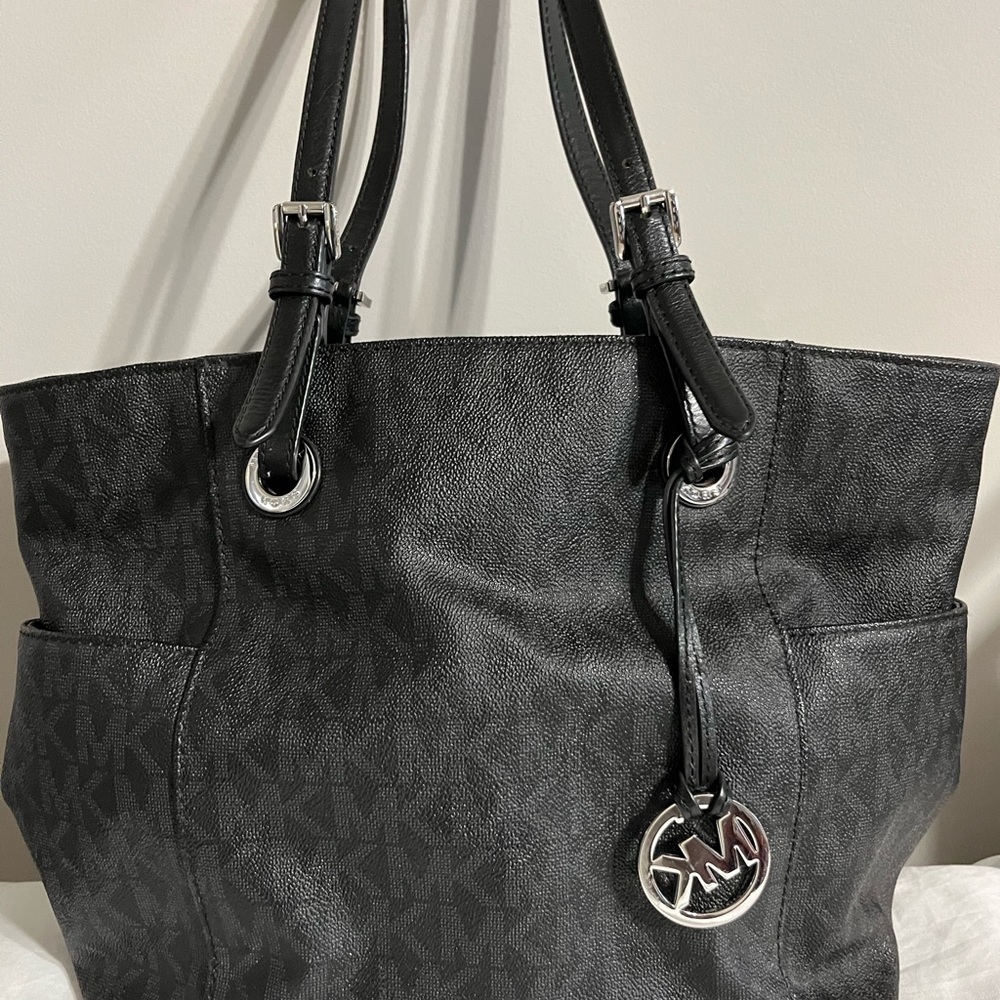 Michael Kors jet set saffiano leather large tote, black